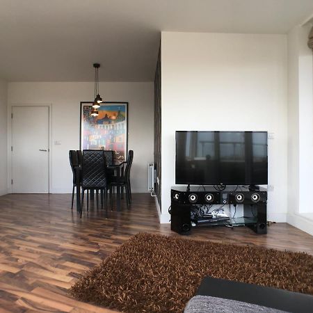 Luxury 2 Bed Penthouse Apartment Near Station Londen Buitenkant foto
