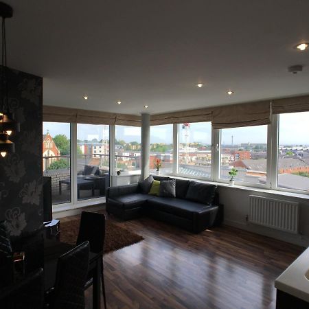 Luxury 2 Bed Penthouse Apartment Near Station Londen Buitenkant foto