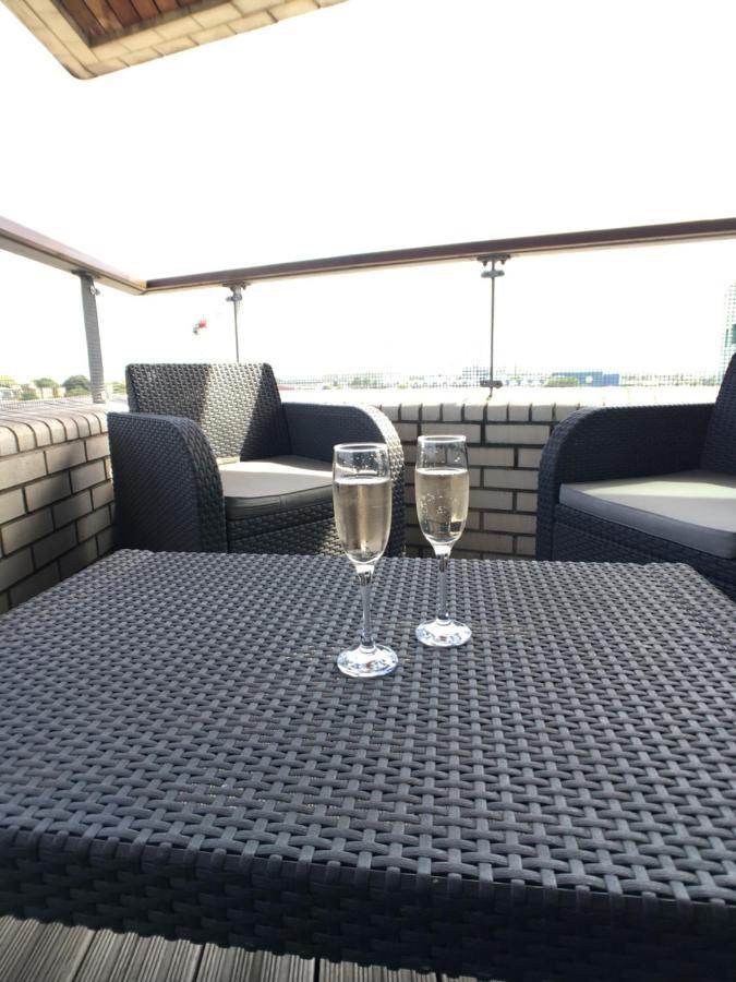 Luxury 2 Bed Penthouse Apartment Near Station Londen Buitenkant foto
