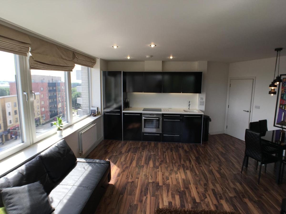 Luxury 2 Bed Penthouse Apartment Near Station Londen Buitenkant foto