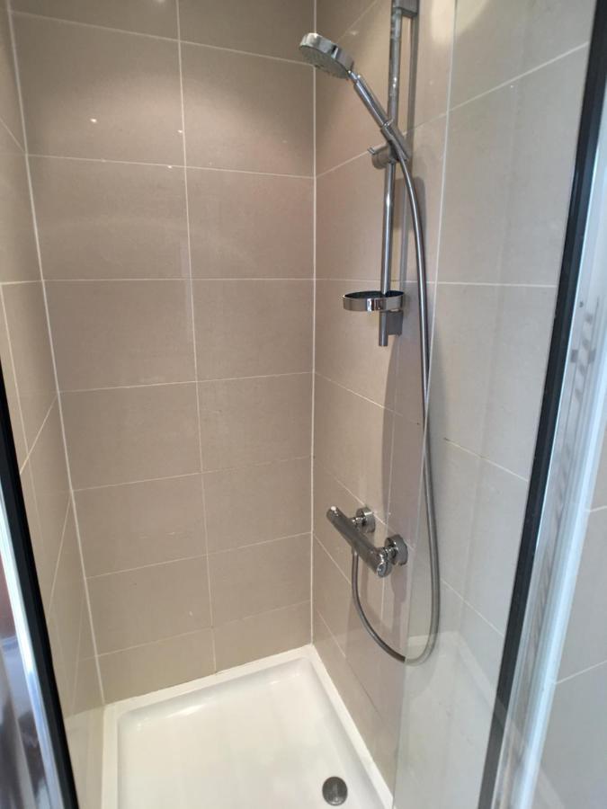 Luxury 2 Bed Penthouse Apartment Near Station Londen Buitenkant foto
