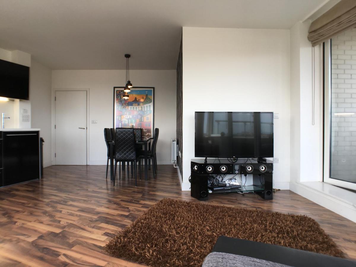 Luxury 2 Bed Penthouse Apartment Near Station Londen Buitenkant foto