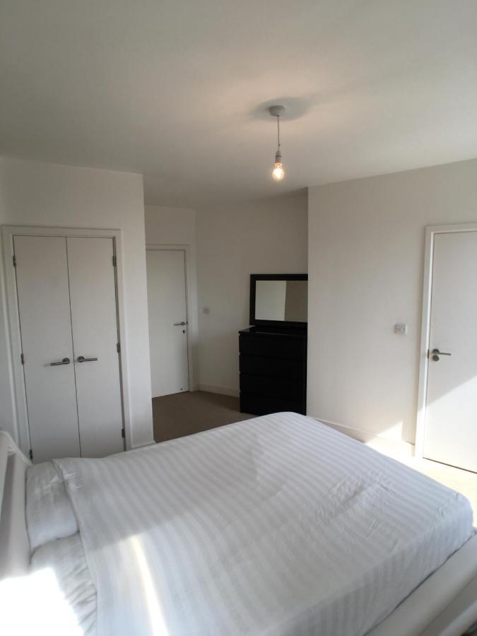 Luxury 2 Bed Penthouse Apartment Near Station Londen Buitenkant foto