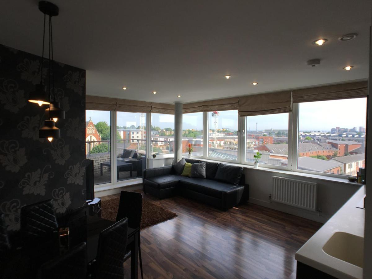 Luxury 2 Bed Penthouse Apartment Near Station Londen Buitenkant foto
