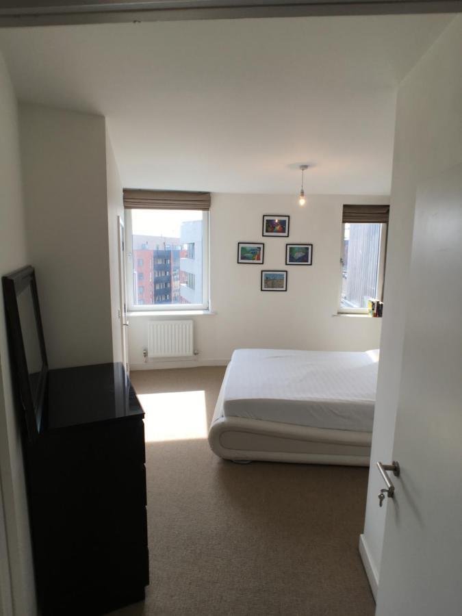 Luxury 2 Bed Penthouse Apartment Near Station Londen Buitenkant foto